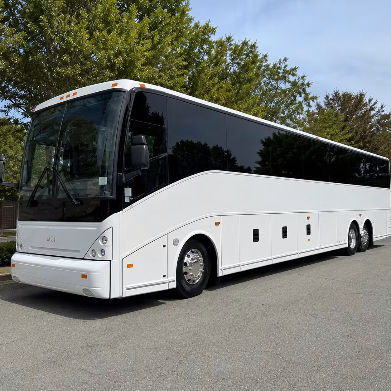 arriving at john wayne airport charterbuswestminsterca com makes group pickups simple